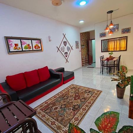 Homestay Budget Kuala Terengganu Tulipsia House Exterior foto