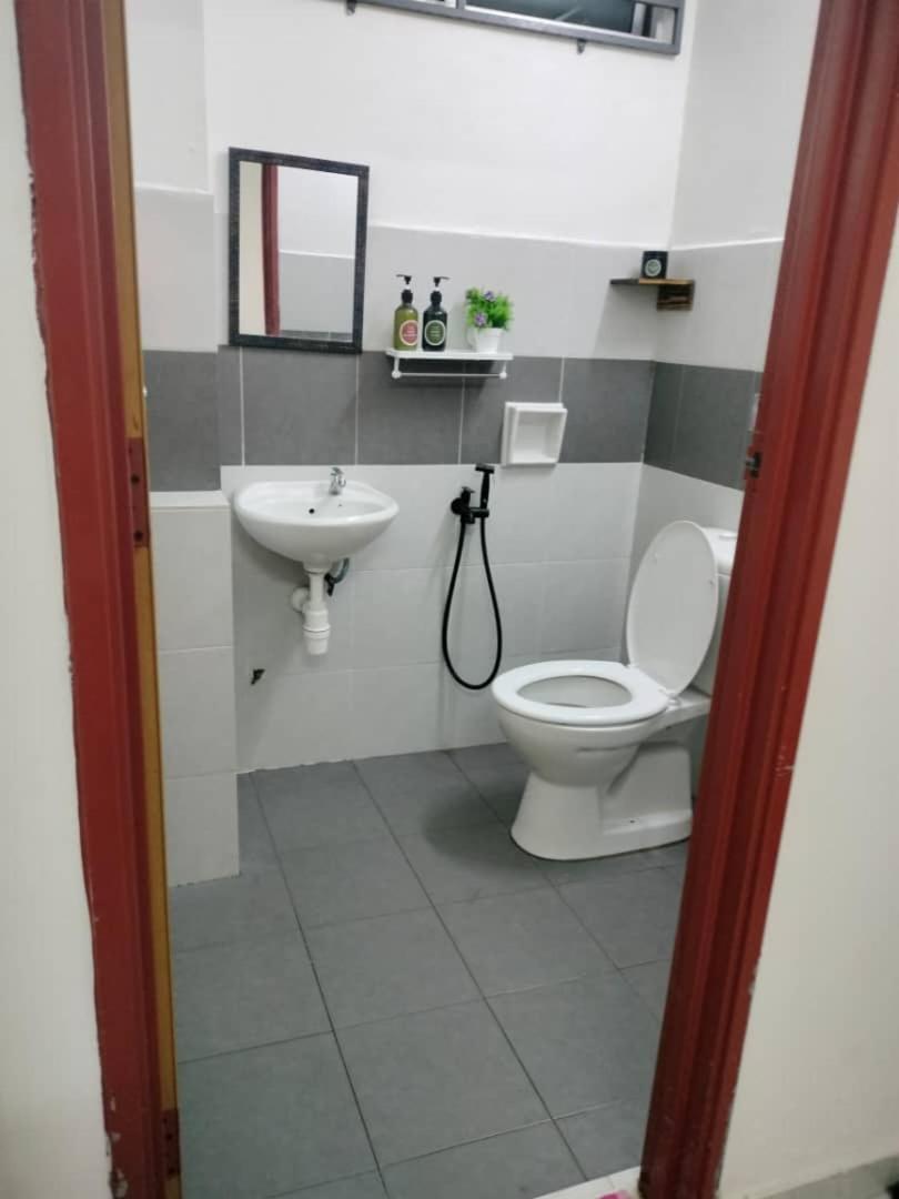 Homestay Budget Kuala Terengganu Tulipsia House Exterior foto