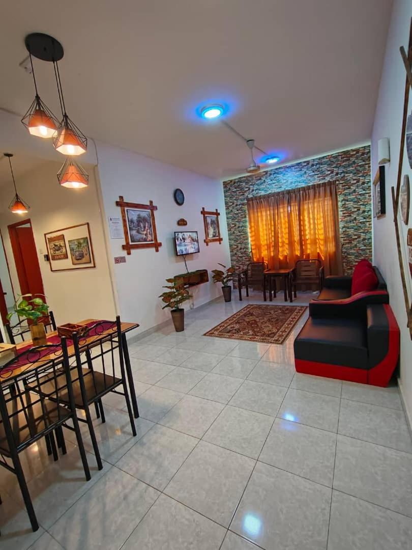 Homestay Budget Kuala Terengganu Tulipsia House Exterior foto