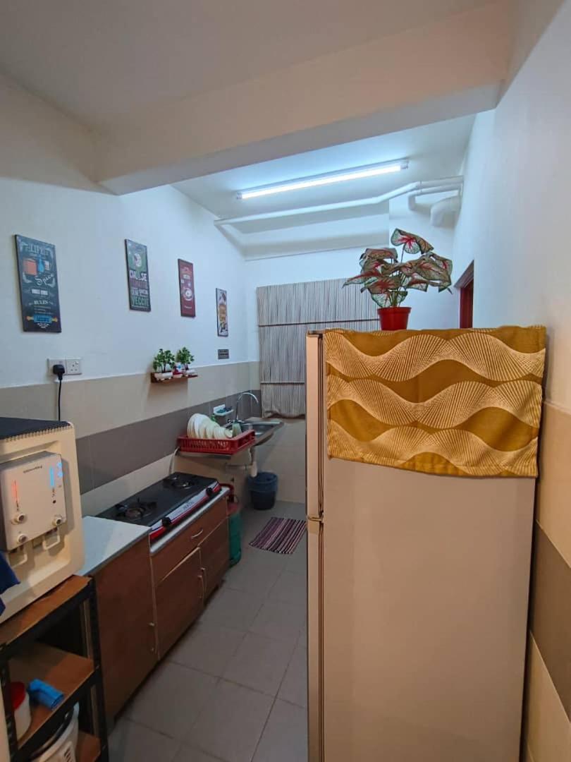 Homestay Budget Kuala Terengganu Tulipsia House Exterior foto