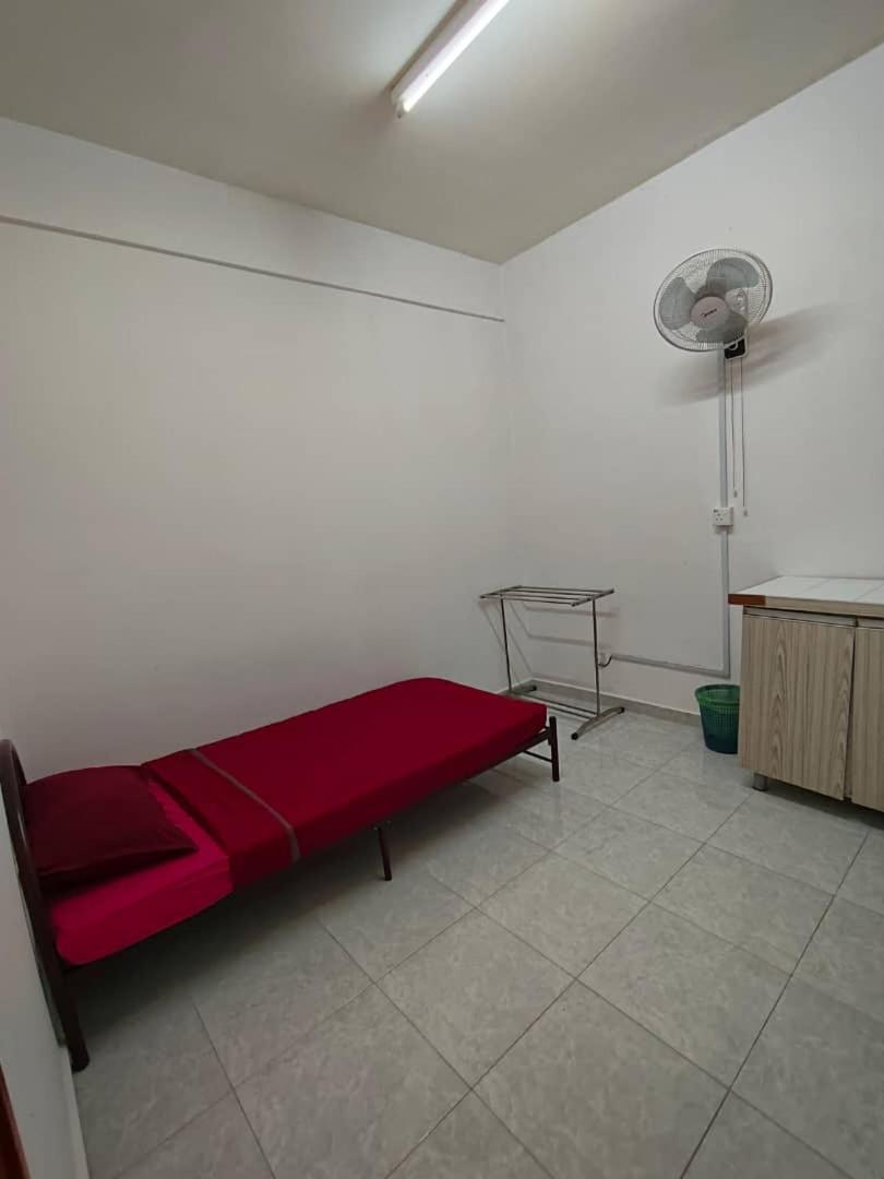 Homestay Budget Kuala Terengganu Tulipsia House Exterior foto