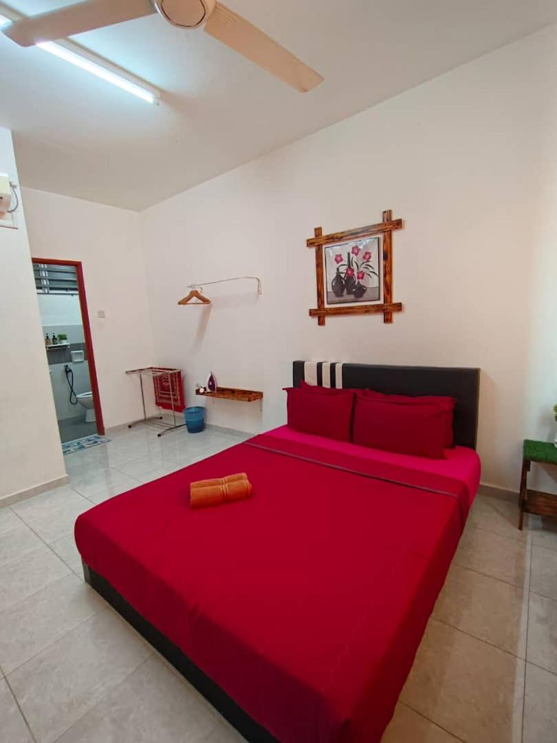 Homestay Budget Kuala Terengganu Tulipsia House Exterior foto